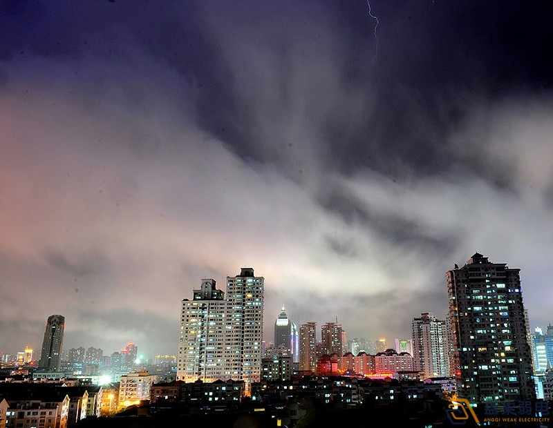安防監(jiān)控設(shè)備如何防雷雨？