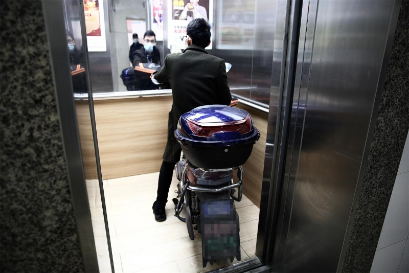 警戒攝像機(jī)如何解決電瓶車入電梯？